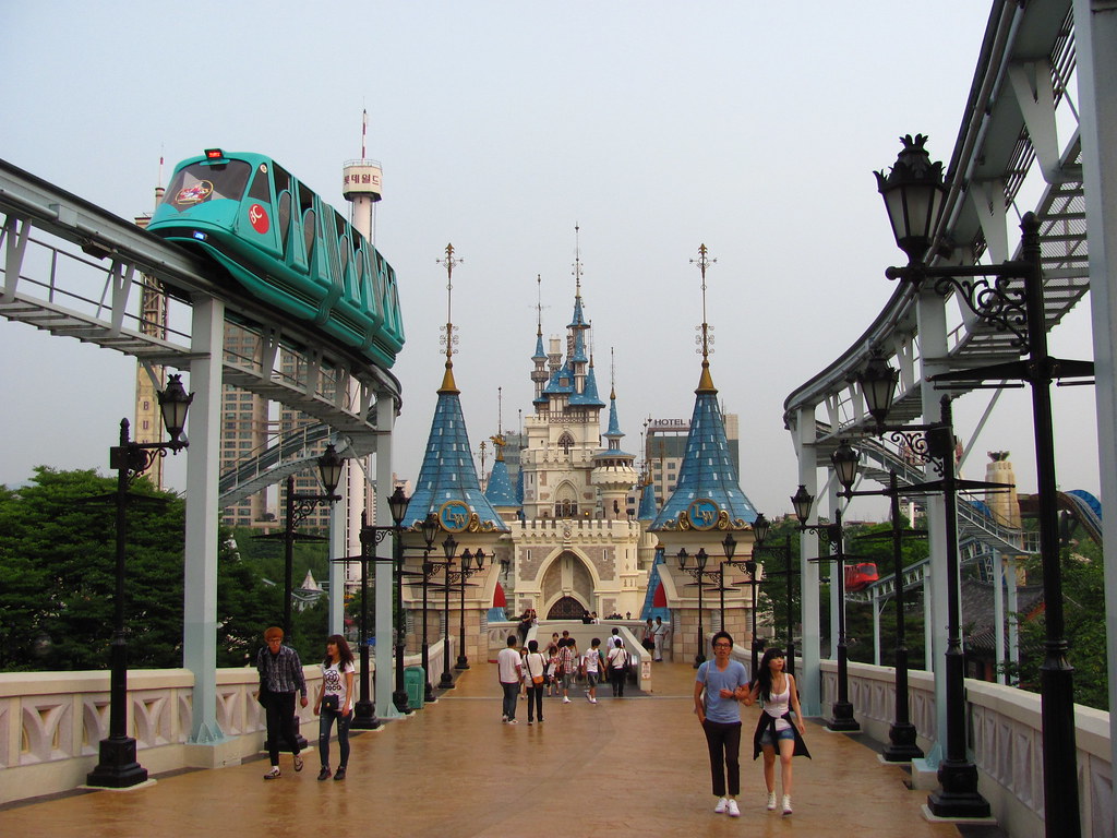 World Monorail (Magic Island) · Outdoor vehicle photo · historical appearance; appearance may have changed